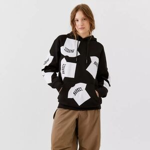 Market UO Exclusive T-Shirt Patch Cozy Hoodie Sweatshirt Size M
